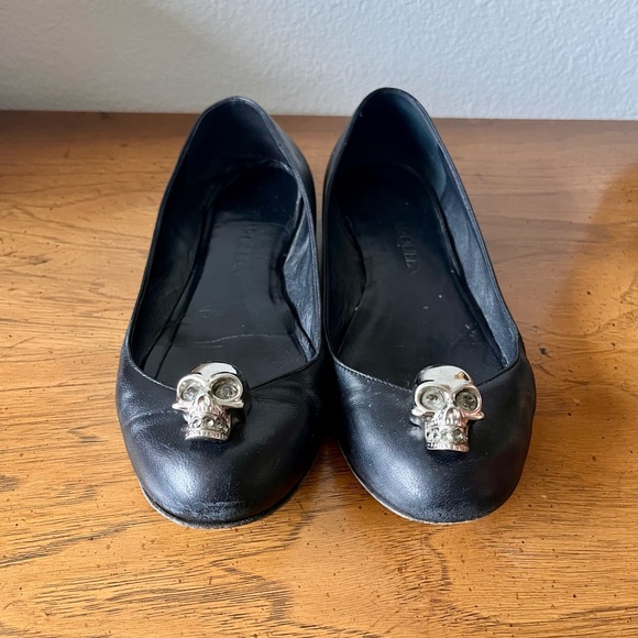Alexander McQueen Rhinestone Skull Accent Black Leather Flats in Size 36 - Picture 1 of 16